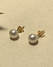 Load image into Gallery viewer, 14K Solid Gold Freshwater Pearl Earrings