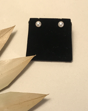 Load image into Gallery viewer, 14K Solid Gold Freshwater Pearl Earrings