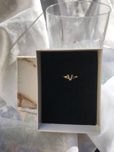 Load image into Gallery viewer, 14K Solid Gold Initial "V" Ring