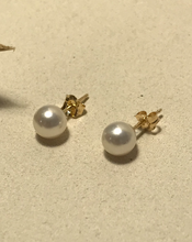 Load image into Gallery viewer, 14K Solid Gold Freshwater Pearl Earrings
